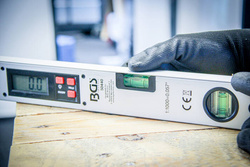 Kątomierz cyfrowy z poziomnicą 450 mm