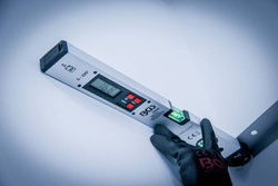 Kątomierz cyfrowy z poziomnicą 450 mm