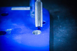 Zestaw gwintowników i narzynek z powłoką TiN M6 - M24 45 sztuk