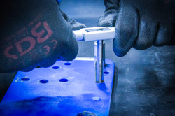 Zestaw gwintowników i narzynek z powłoką TiN M6 - M24 45 sztuk